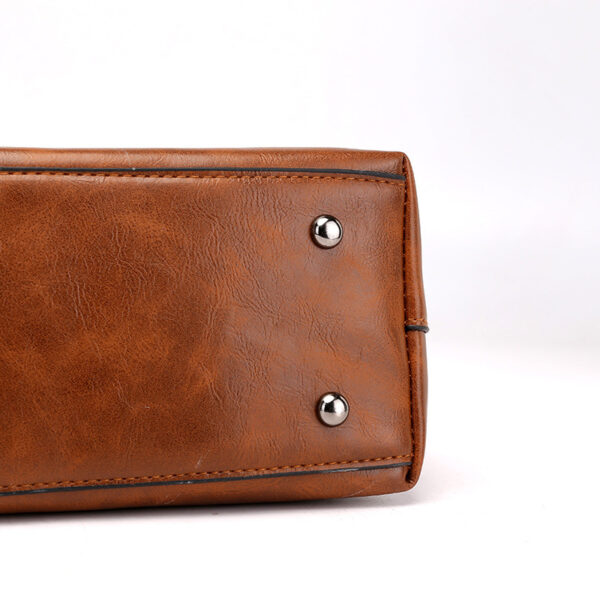 European and American fashion shoulder bag for women large capacity retro women's tote bag simple diagonal cross bag